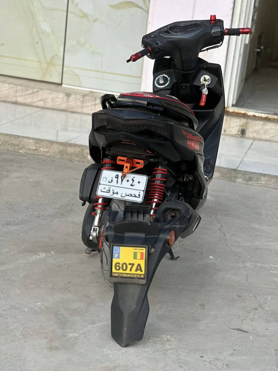 السلام عليكم دراجه سكنز لد حديث دراجه وارد ياباني قبق نفخ استاند حساس دراجه حلوه تخبل كلها بلاديه شلعه معدل خير من الله 
تايرات جدد بيها الذيل مالتها موجود  
رقم ***********
