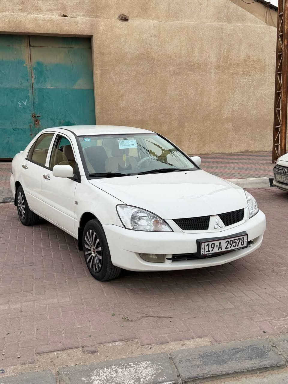 سلام عليكم لانسر 2010 خليجي شركه العامه رقم كربلاء الدولي سنويا مجدد لل30 تحويل مباشر سياره مكفول من الضربه وتبديل صبغ هلاالات جاملغات خلفيه وشبر بلبنيد فقط سياره جاهزة مكينة وكير مكفولات حداديه جديدة تخم تاير كهربائية كله شغال مكان سياره كربلاء 
 سعر 83 مجال قليل 
***********
*********** كربلاء, العراق
