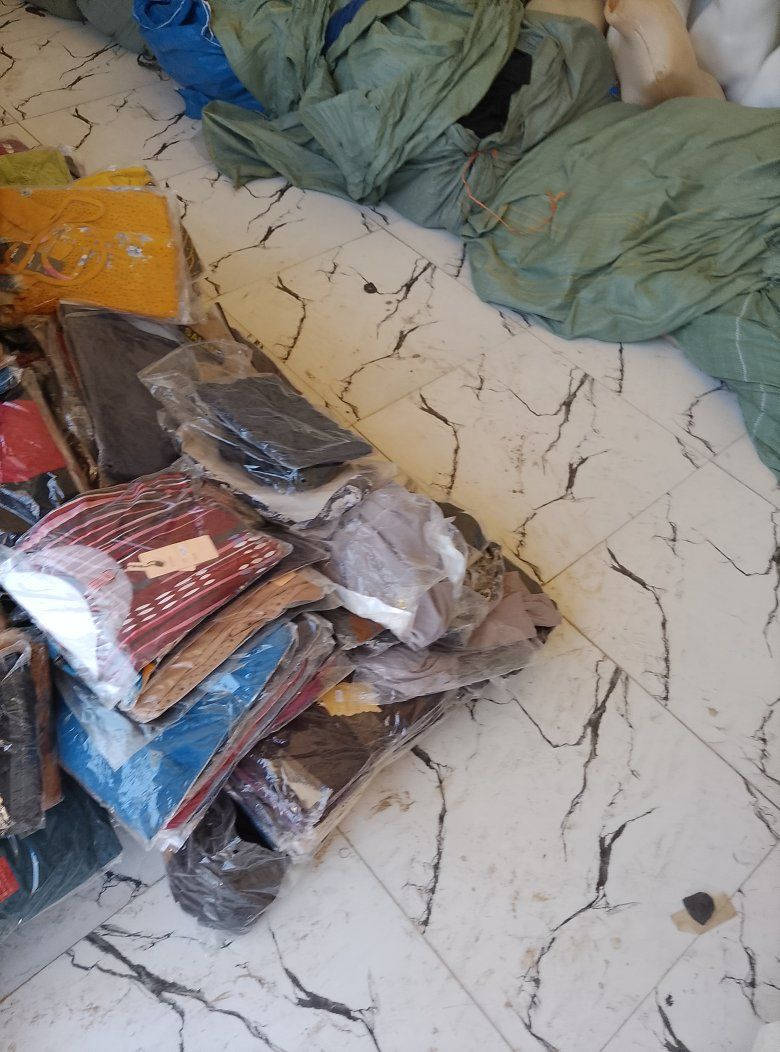 شلعة ملابس نسائية القطعة ٣.  قفل السعر
***********
