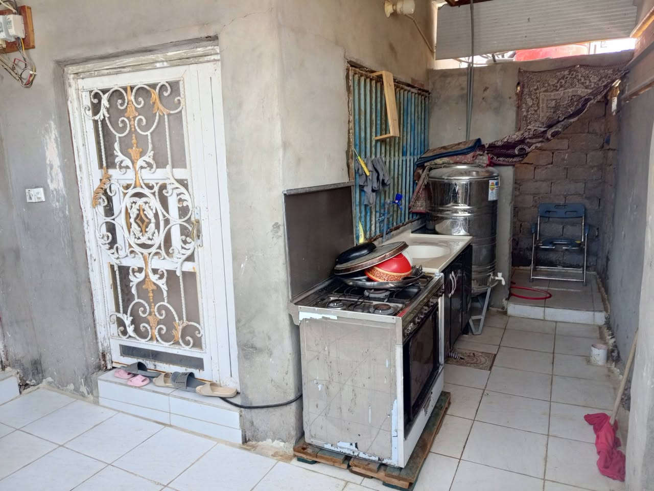 دار للبيع المساحه 115/متر طابق واحد بناء حديث 

حله ابو خستاوي طريق ياحسين شارع مدرسه حمام السلام 

التبليط الثاني قريب علا شارع ميه وشارع كربلاء خدمات كامله موقع حلو بناء حديث جاهز السعر مناسب جدا 

//عقد اصلاح زراعي مشمول بل تطويب ستماره تمليك كامله 

***********
