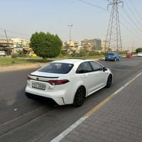 كورلا هايبرد ٢٠٢٣ S ماشية 43الف كيلو مكفولة كفالة عامة عدى رصعه بسيطة ...