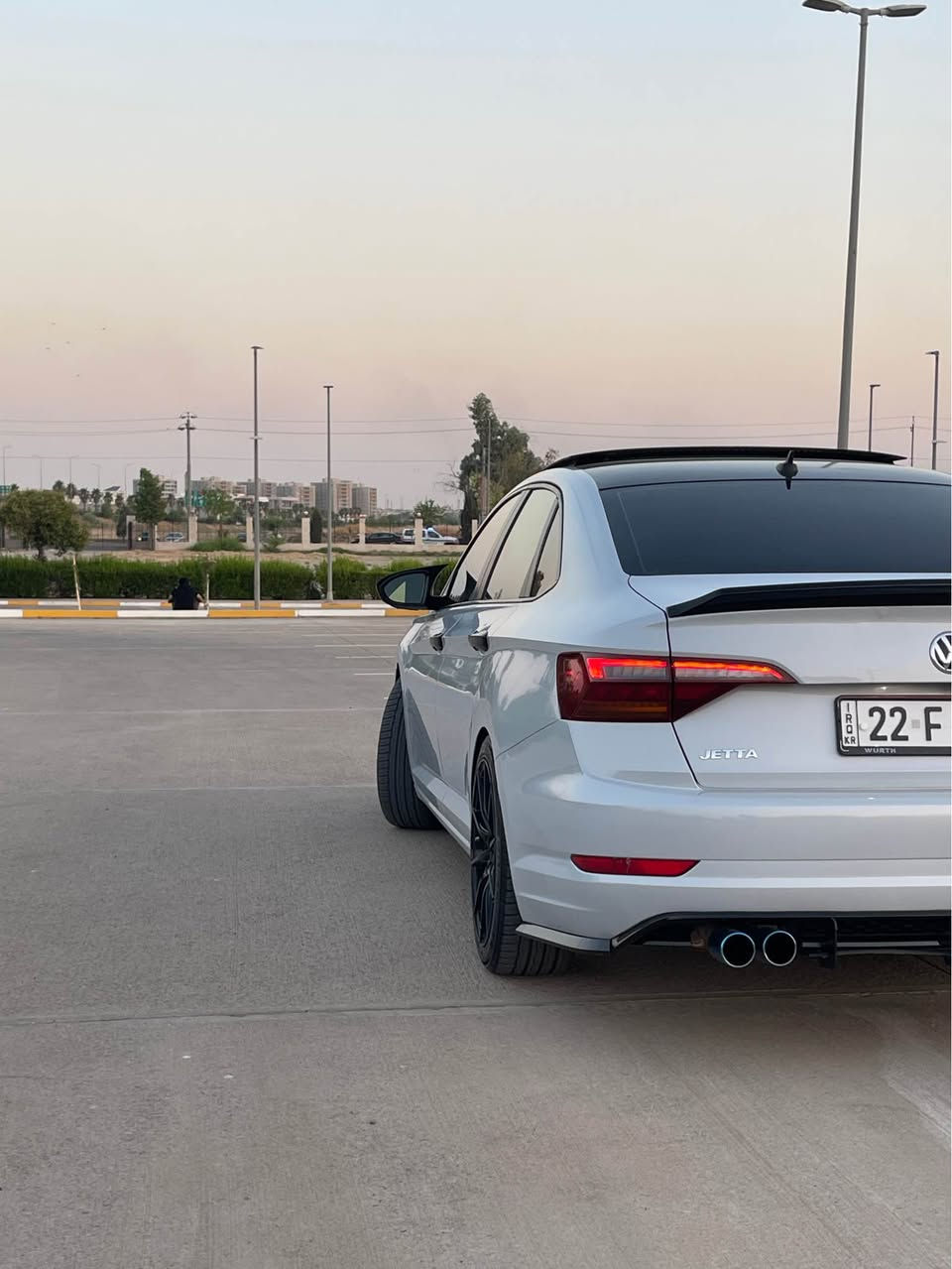 VW jeta 2019
سەیارەکی زۆر جوانو بەرچاوە  2پارچەی ئەمریکای هەیە بۆنیتو چاملغ و چاملغەکی دواوەش لەسەر پەڵەیەک بۆیاغ کراوەتەوە بۆ جوانی بێ ئێرباگ بێ ژۆری دو سێ جێشی پی دی ئاڕە گێر مەکینە بە شەرت 
چوار تایەو ویلی لۆکی oz لەسەرە
شوتەو سیستەم گزۆزی مارکەی کۆڕسای لەسەرە سەوتەکی زۆر خۆشی هەیە کامل کرایتە gli
مەسروفەکی چاکی لێ کرایە نرخی ١٣٨ مەجالەکی کەم
ژمارە مۆبایل *********** أربيل, العراق
