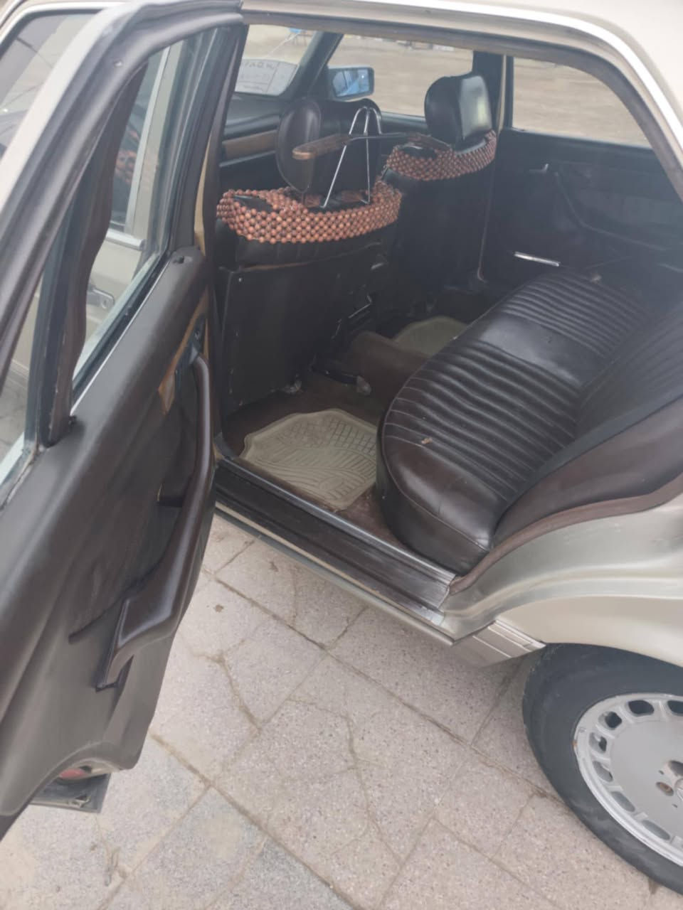 سلام عليكم مارسدس جامبو مديل 87 محرك بلادي بيهة بدايت بخار بدون خياس ولا قواعد ولا شواصي صدر 80/100 مصبوغة لجامالية تخم تاير غرفتهة حلوة سيارة تحويل ثانيوم رقم بغداد سعر 70 وبيهة مجال ***********
