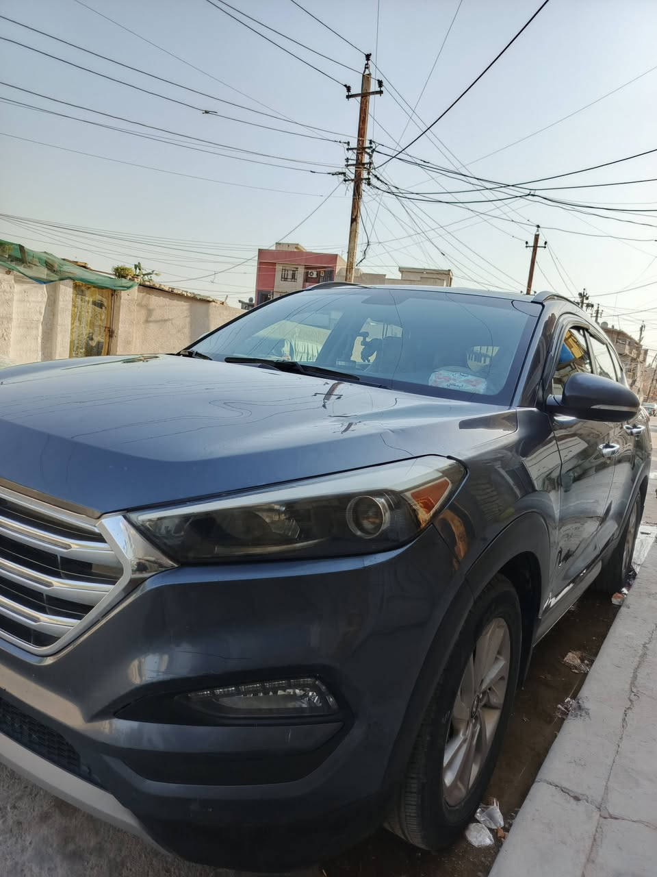 توكسان موديل 16 مكينه 2000
السياره وارد امريكي حادثهه خفيف بين الجاملغ الامامي والباب مال السايق السياره المكينه مالتهه مجفته رقمهه ميسان ب اسمي مكان السياره بغداد اخوان السعر 125 قفل 
***********
