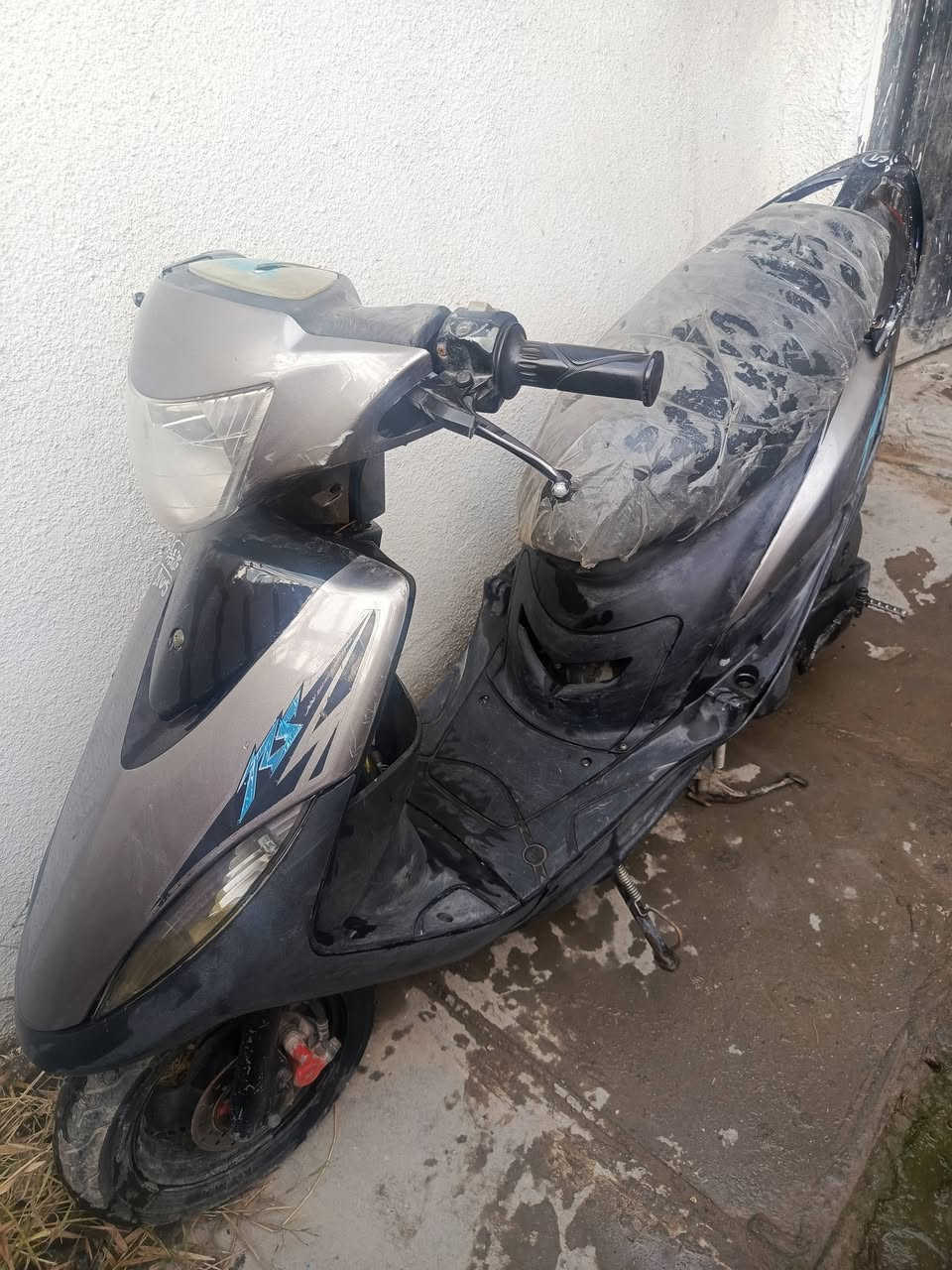 ماكس عدله بيه خيط تبخير وخمده بالكابريتر تشتغل و فجئه صارت تمشي وتخمد ماعرف شبيها بالظبط نضافه كدامك الدوره ابودشير سعر300 بيها مجال شراي اتصل***********
