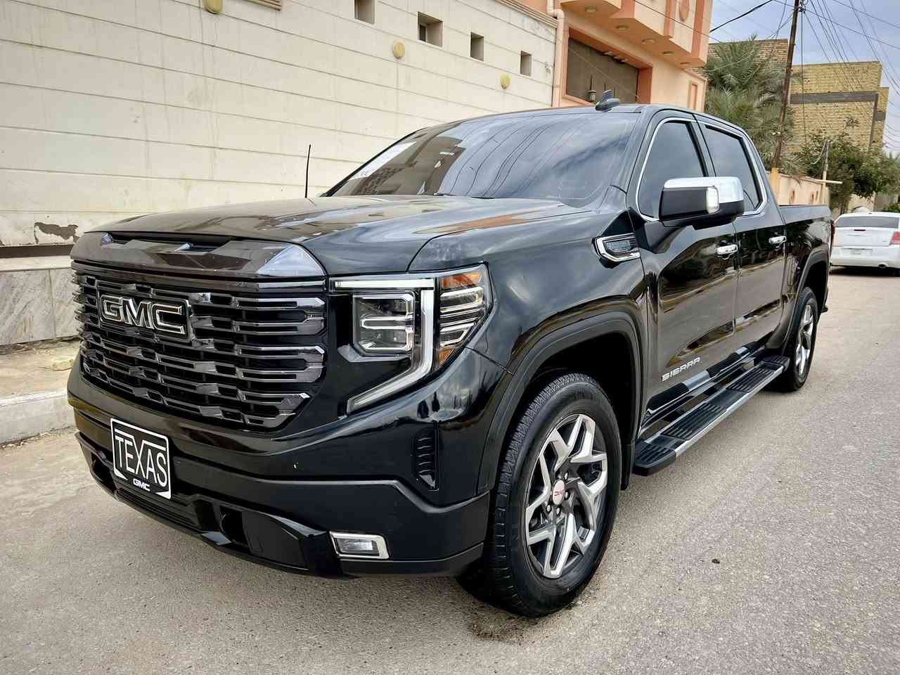 السلام عليكم :  جمسي سييرا  2023   DIESEL    SLT
_باب طويل بدي قصير فول حركات + كاميرا محيطي 360
_داخل VIP فول مواصفات /سستم/شفتات/اوتو بارك …..
_ممشى السيارة  (17,311_mi) جديدة + تو ويل 
_الحادث مرفق مع الصور بدون تبديل اي قطعة 
_ايرباك دركة وبردة فقط والدشبول وباقي الاجزاء سليمه 
_المحرك گاز 6 سلندر تيربو اقتصادي وقوي .
_السعر 380$ بدون رقم / تترقم كل المحافظات 
_ناصرية / سوق الشيوخ واهلا وسهلاً 
_ 📞 *********** محمود *********** محمد.

