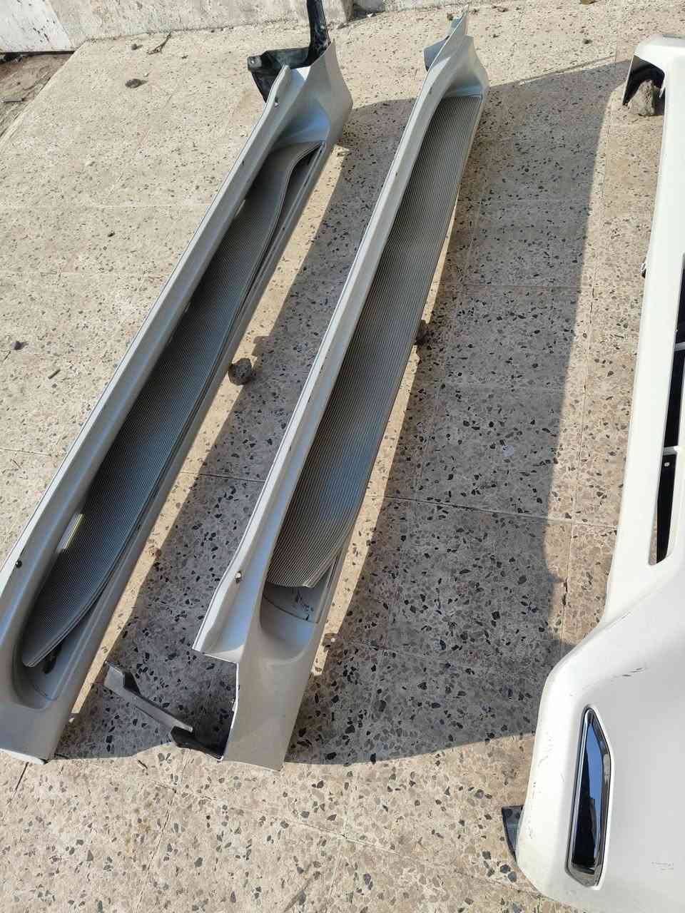 اغراض برادو دوسات ولحيه اماميه ترايش ونيكل وبك لايت اصلي ***********
