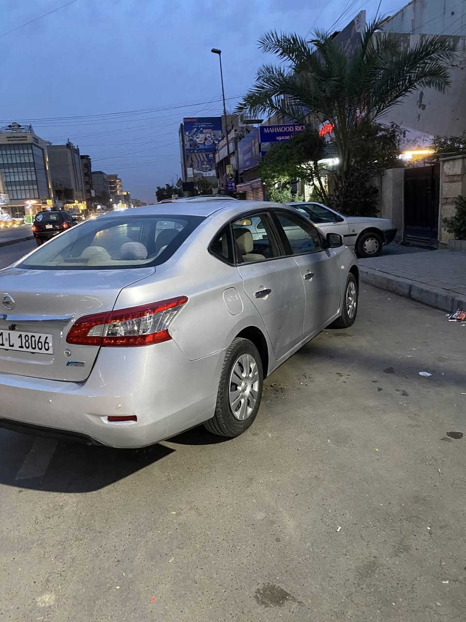 السلام عليكم  نيسان سنترا 2015  ماشية 177. بيها الجاملغ الخلفي بي صبغ نصه والبلقي مكفول من الصبغ والبارد گير ومكينه خير من الله صدر تخم تاير ورقم وسنوية جديد تحويل مباشر 
السعر 105 
المكان بغداد 
***********
