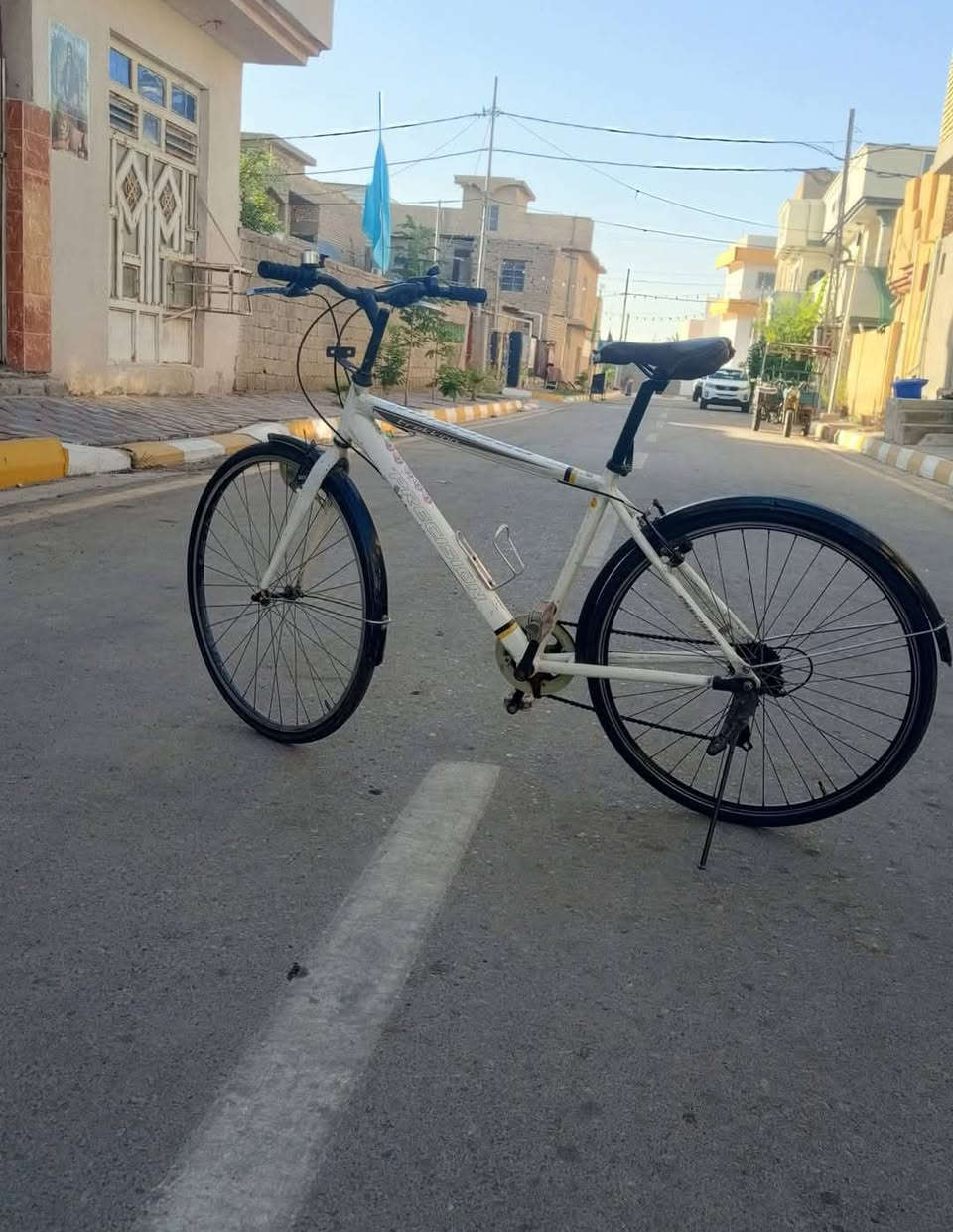سي 700 حجمه 27
مكانه كوت معدن المنيوم
سعره 100

و بيه مجال تعال خاص تدلل
