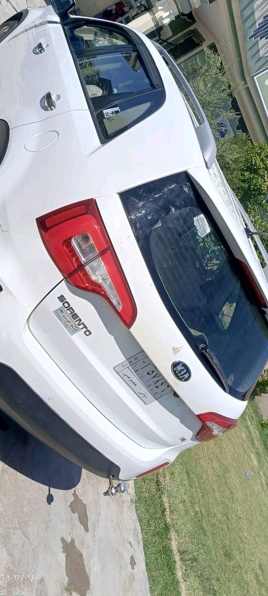 كيا سورنتو موديل 2015   محرك 6 سبعه راكب خليجي مكفوله فول مواصفات ماعدا بنوراما /ديالى بلدروز 