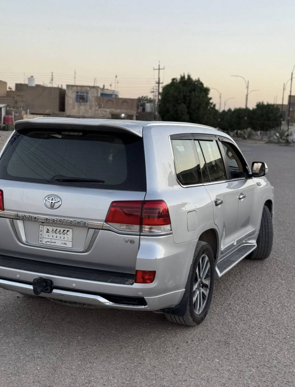 لاندكروز 2017 فول مواصفات مكينة V8 ديزل (كاز) شخصيه مو شركات رقم بغداد مكفوله ماشيه 150 الف السعر 495$ وبيها مجال بسيط 
للأستفسار الاتصال ***********
مكلف بلنشر
