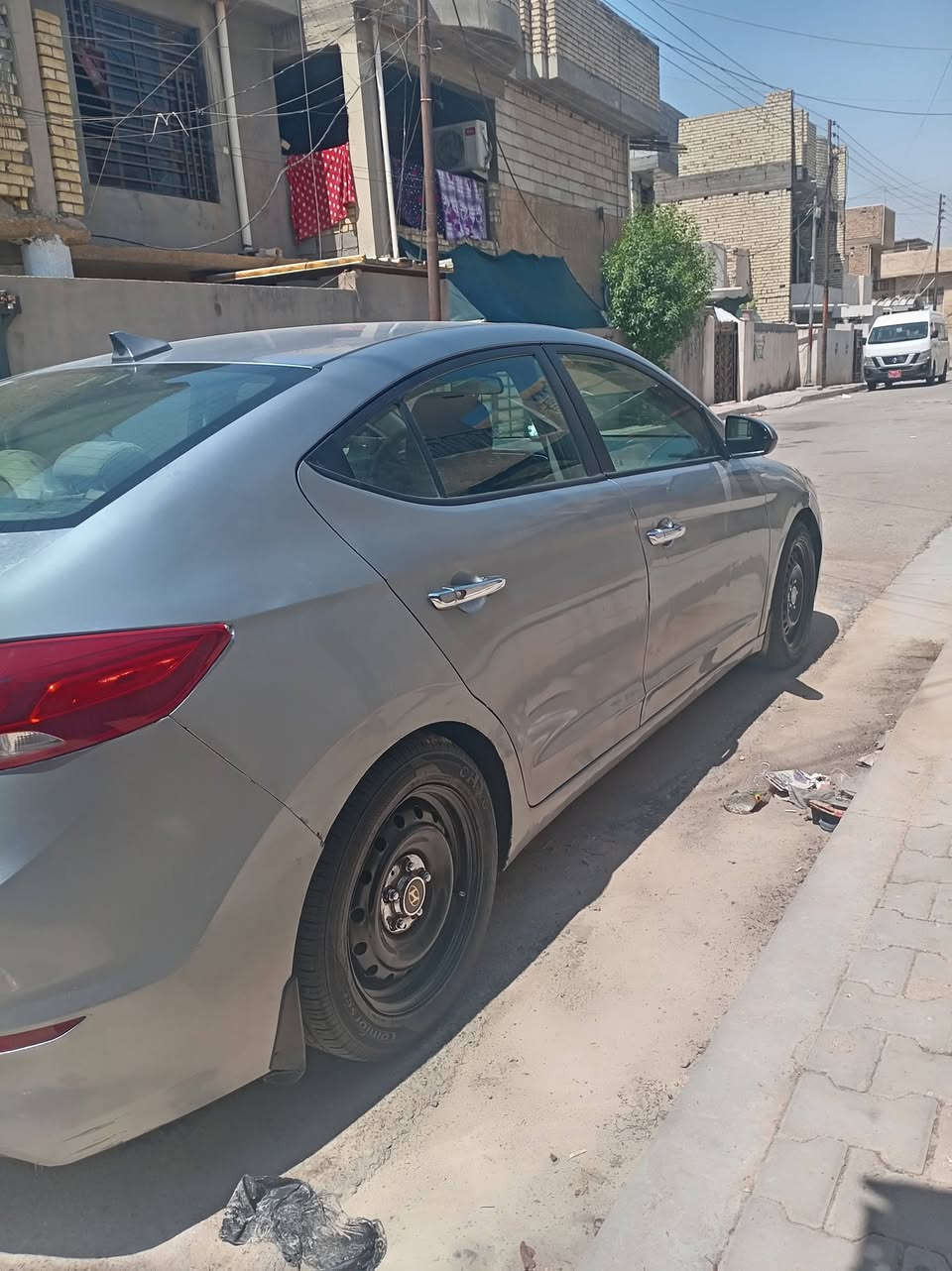*للبيع - هيونداي النترا 2017*
*المواصفات:*
- *المنشأ*: وارد أمريكي 
- *المحرك*: DOHC 2000cc
- *الحالة*: صدر أمامي وخلفي جديد، المكينة والكير خير من الله
- *الإضافات*: شاشة أمامية، حساسات، ستيرن شفتات، إنارة

*الملاحظات:*
- السيارة مصبوغة حزام تجميلي فقط
- بدون أي دواخل
- كفالة من الجفّة والقص

*السعر*: 110 ورقة = 11,000$


**إذا كنت صاحب هذا الإعلان وتريد حذفه لأي سبب، رجاءا أرسل رسالة إلى الدعم الفني**