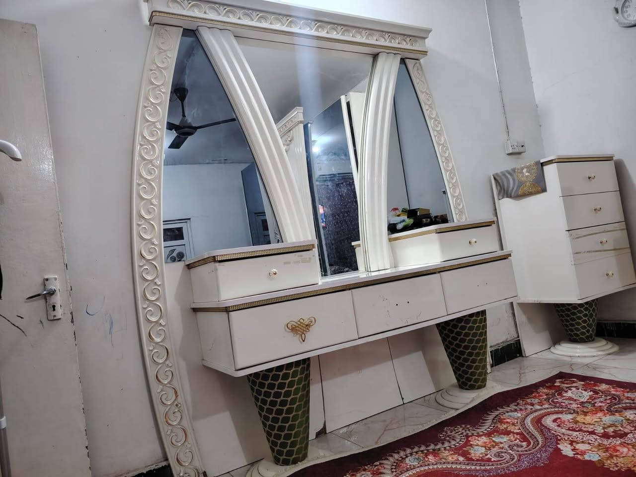 غرفه تركيه مرتبه للبيع حله حي العسكري للاستفسار ***********
