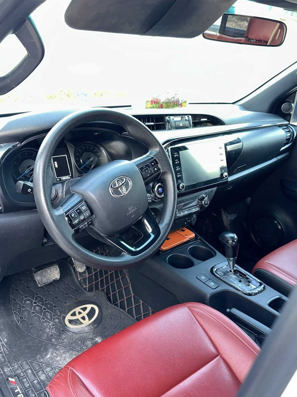 تويوتا2021  ستة سلندر V6ماشي 130الف
رقم أربيل 

ألون ابيض صدفي 

فـــول مواصفـــات  
النقطة العمية
بصمة تشغيل
بصمتين باب 
تحكم ستيرن
مثبت سرعة بالستيرن
شاحن لاسلكي ( وايرلس ) 
تحكم كهربائي للمرايا
لايت داخلي للبنيد 
تبريد قطعتين 
شاشة كبيرة 
حساس خلفي امامي
كاميرا خلفية
ويلكب  

العنوان الديوانية
***********
