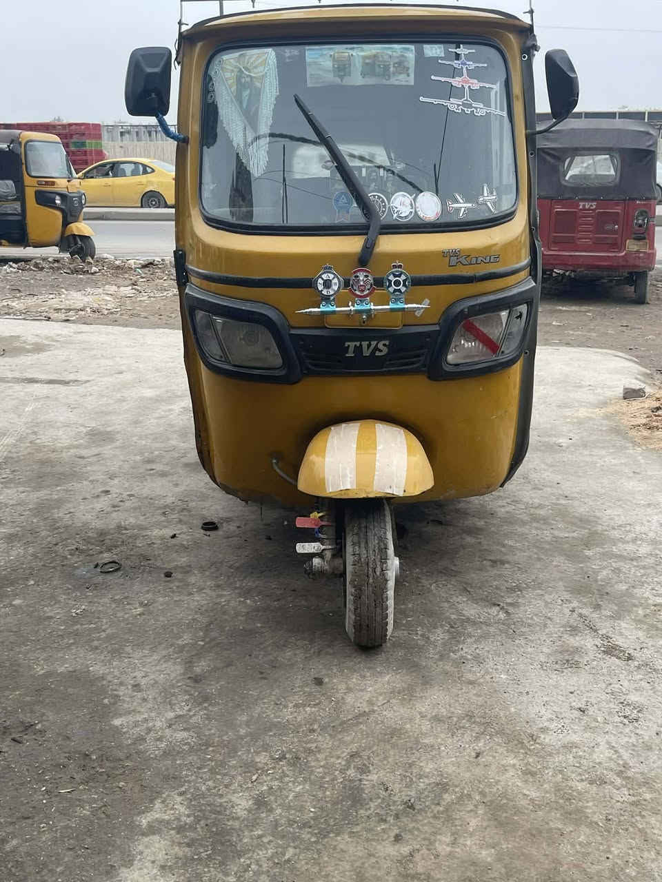 سلام عليكم تكتك للبيع ١٩كامله كبل للشارع ٧وراق اصليه مدينه الصدر مكينه ٢١كبل للشارع سعر ٣وبيه مجال قليل اتصل وتدلل ***********
