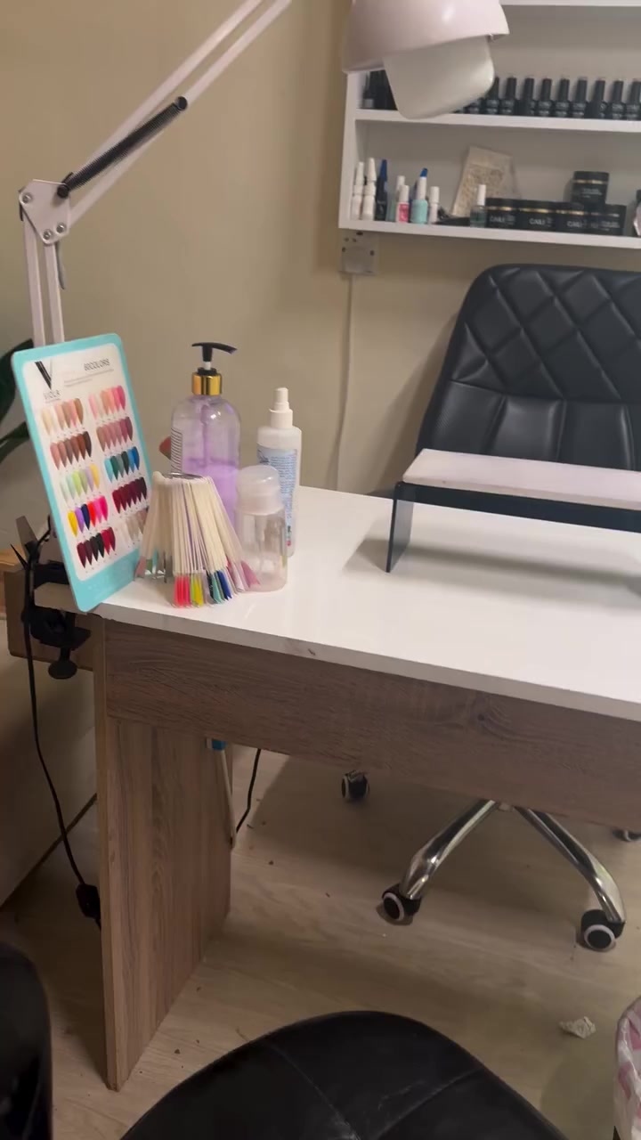 ميز اكرلك مع رفوف ع طرف توصاه خشب جديد ونظيف مابي اي ضرر مستعمل قليل جدا  سعر140


**إذا كنت صاحب هذا الإعلان وتريد حذفه لأي سبب، رجاءا أرسل رسالة إلى الدعم الفني**