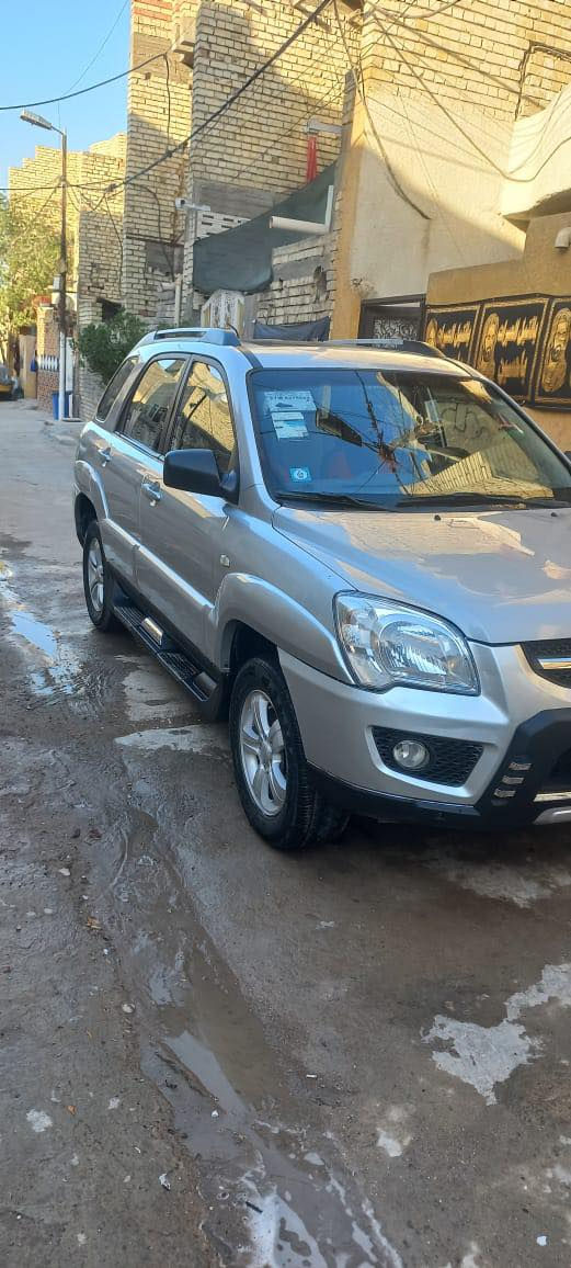 سبورتج 2008 وارد كوري
كفالة عامة بسمي رقم الدولي 
صبغ بنبد فقط كلير سبب جراد 
السونر مرفق بالمنشور 

كير مكينة شرط 
تدفئة 
تبريد ثلج ❄️ 
فتحة تدفئه بالكشنات 

السيارة جديدة وبالعافية ع ياخذها 

السعر 110 
مكاني بغداد الحسينية الراشدية 
***********
