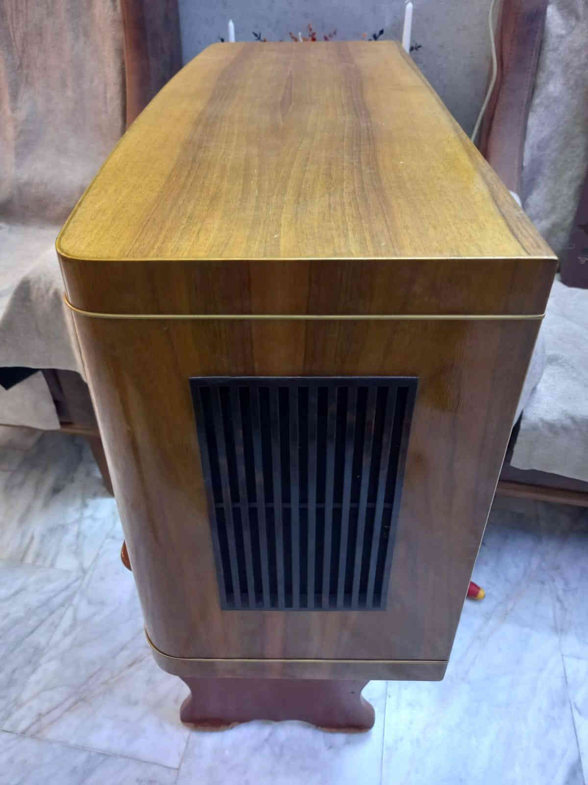 راديو لمبات الماني جرونديج
اجهاز نظافه الخشب ١٠٠٪ بس عيبه سبب النقل كسر بلجامه جهاز شغال كامل صوت كلش حلو
السعر ٢٠٠ الف وبي مجال السعر
*********** وتساب
