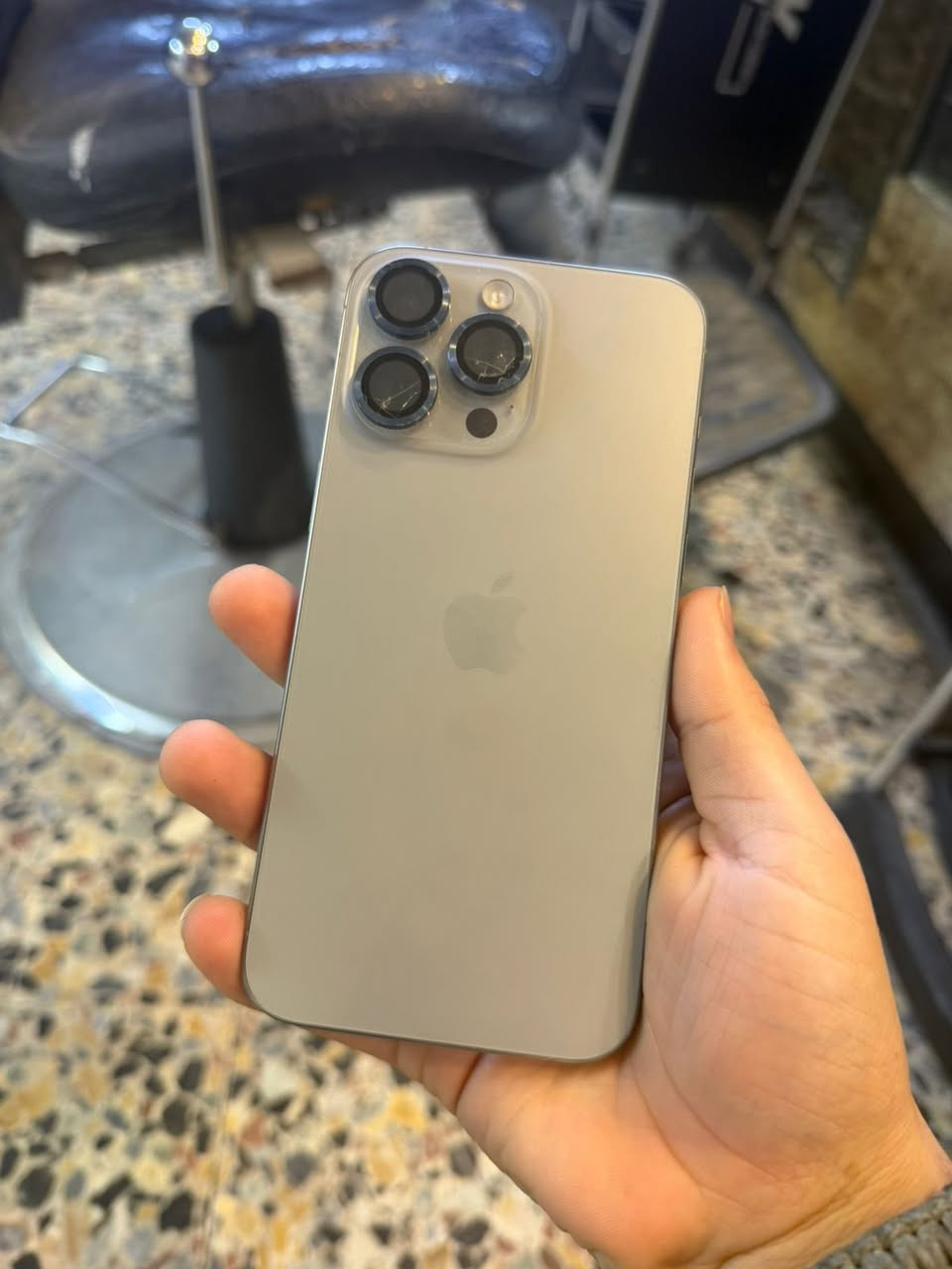 السلام عليكم 
ايفون📲15 برو ماكس ✅
ذاكرة 256✅
جهاز ماستر شرق اوسط ✅
نموذج m✅
لون التيتانيوم المميز ✅
بطارية 84🪫
شخط واحد مبي جهاز مكفول✅
كامل ملحقاتة ✅
جهاز مال بيت نضيييف ✅
السعر :1000 قفل قفل من اخير🔱
العنوان: بغداد الزعفرانية  🔱

للتواصل : ***********
