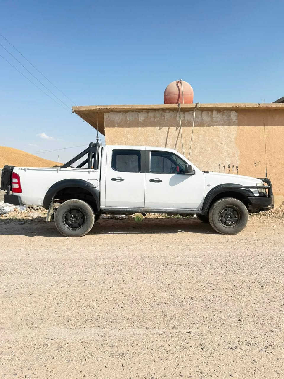 فورت رنجر معاملة كامله تترقم صلاح الدين تحتاج 300 الف وتترقم كير محرك كله شرط صدر جديد شاده تخم تاير جديد داخلها نضيف العنوان تكريت العلم البهيازع السعر 65 وبيها مجال حك الجيه استفسار اكتر اتصل *********** ***********
