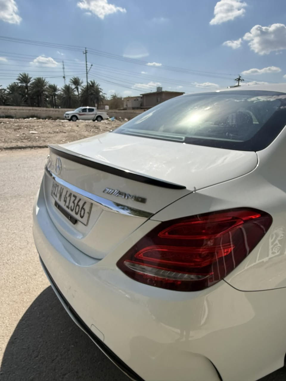 السلام عليكم 
مارسدس 
C300
Model. 2018 
فول مواصفات 
فتحه
جلد مواصفات معروفه
(حادثه قطعتين بنيد وجاملغ مبدل نفس لون
بدون ايرباك
سعره ٢٣٥ ورقه سياره جديده
مكانه بغداد
للاستفسار 
*********** واتس
