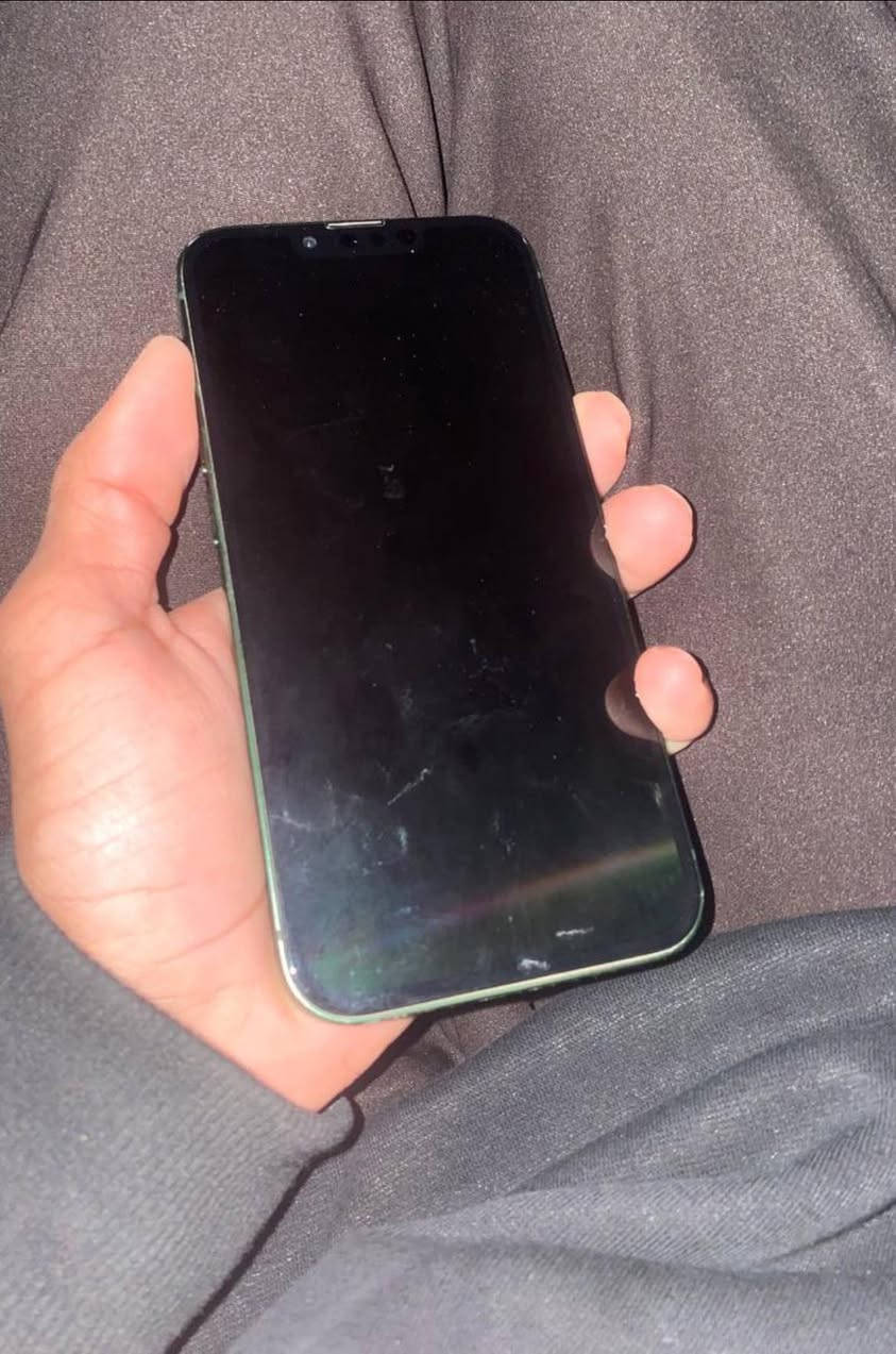 سلام عليكم
ايفون ١٣ عادي مستبدل شاشه وبطاريه وضهر بيه فطر موضح بصور فيس ايدي شغال وذاكرت الجهاز ١٢٨ 
رايده مراوس ب12 pro max وانطي فرق 
للاتصال *********** 
ولخاص مفتوح هم
