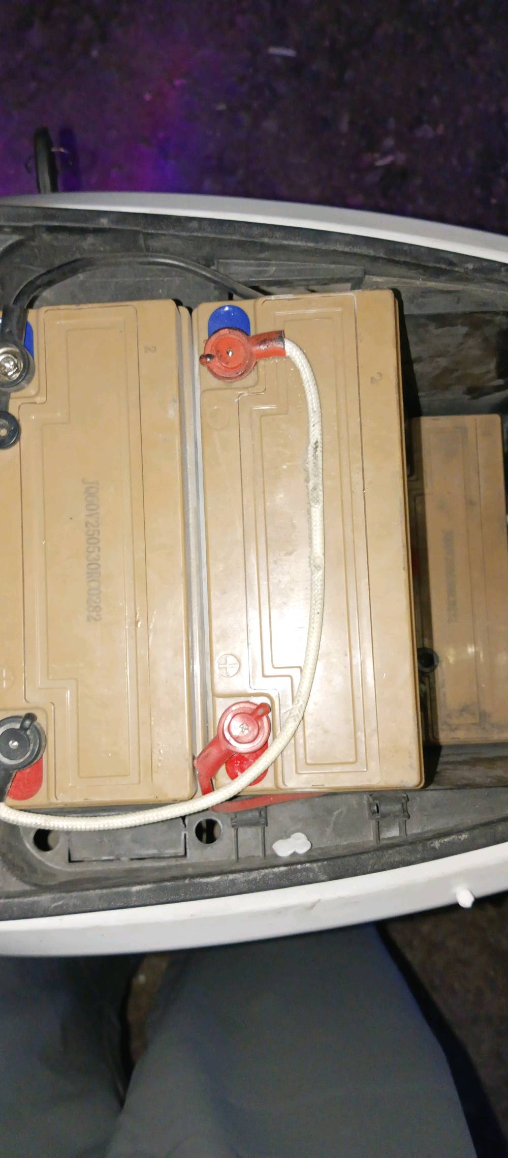 سلام عليكم 
دراجه شحن اكس 900
5بطاريت گبار 33امبير
بيه بك
ملف 1500او2000
اربع نمر
+بيه بوكس 
وبيه درع+زنون +شاحنته موجوده 
السعر: 460وبيه مجال بسيط 
تواصل واتساب: 
***********
مكاني البصره المعقل