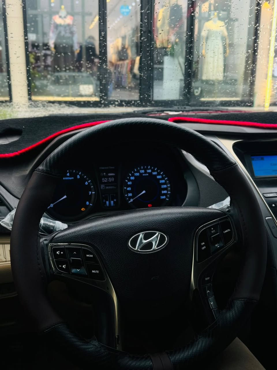 السلام عليكم أزيزه للبيع موديل 2012 سياره كلش حلوه معنى كلمه سياره رقم اربيل تحويل ثاني يوم سياره كفاله عامه بس بيه تحجه بل جاملخ خلفيه فقط سياره  كفاله عامه من كلشي مكان سياره نجف رقم ***********  سعره ١٣٠ وبيه مجال
