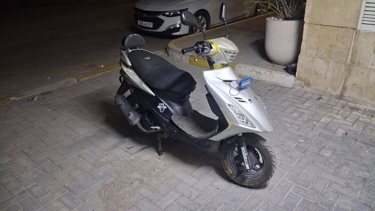 السلام عليكم 
Vino 150cc
دراجه كلش نضيفه بدون اي نقص 
مكينه ناعمه مافيها اي مشكله مكينه كلش نضيفه 
باتري جديد 
قايش جديد 
كفرات  مافيها اي كسر نضيفه كلش 
تايرات جداد 
ابريك خلفي امامي جداد
كهربائيات على وضع الشركه 
الشراي يتصل ويدلل 
***********
