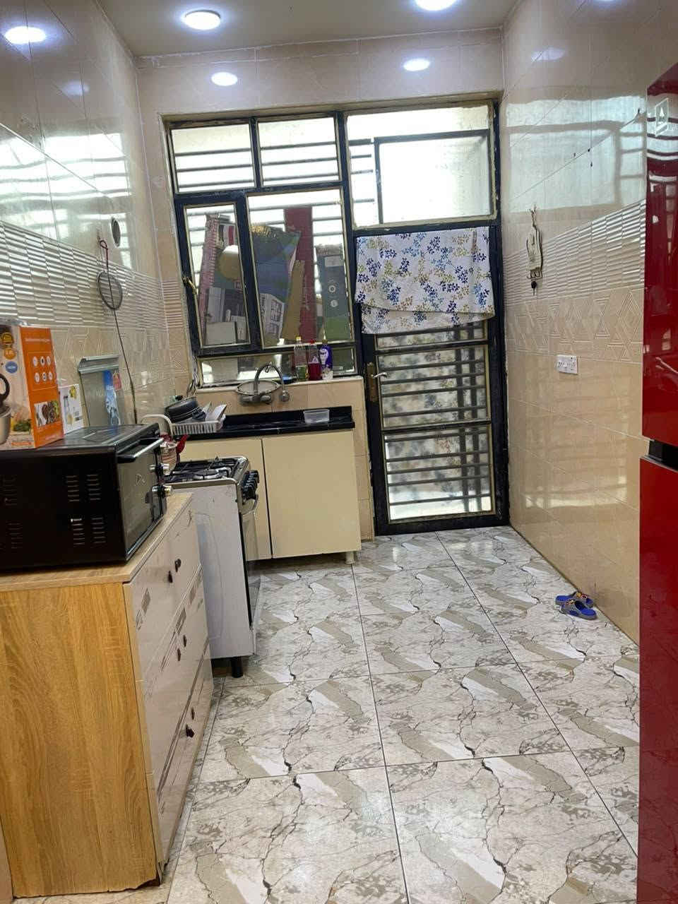 السلام عليكم
بيت زراعي  خلف محطه الارزاق المشيده مجمع النخيل  الفرع الرابع بيت مساحه 100 متر طابق ونص يحتوي على غرفتين نوم وصاله واستقبال وصحيات واجهه 6وربع في 16  علما البيت سند 25 طابو زراعي 
السعر 80 مليون وبيي مجال الشراي 
الاستفسار الاتصال عله الرقم 
***********
