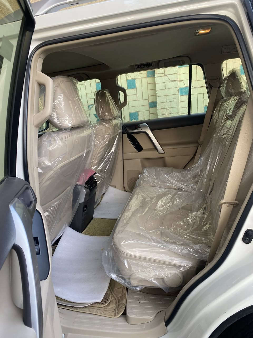 سلام عليكم برادو موديل  2020 TXSمكفوله من الصبغ والبارد كراسي جلد كهرباء وباقي الموصفات  معروفه ***********   السعر 42500وبيها مجال
