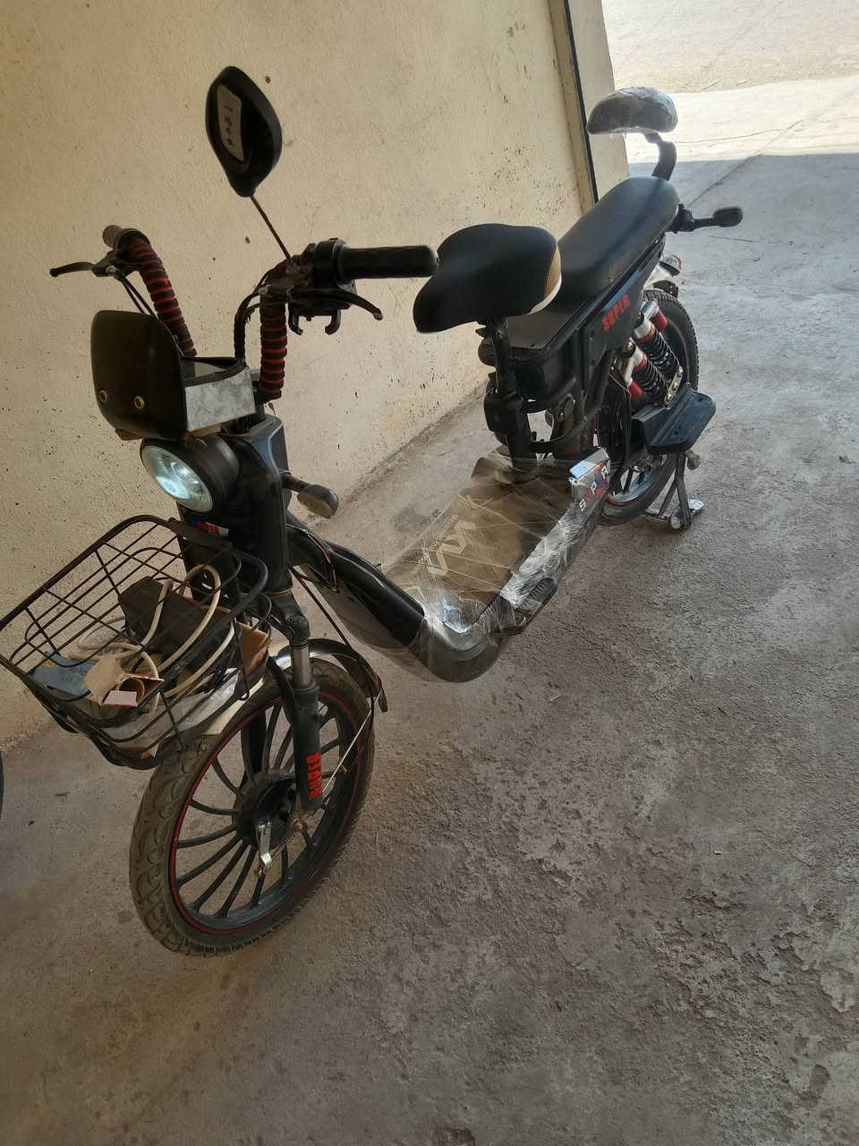 ماطور شحن للبيع حجم ٢٠ ماطور جاهز 
بطارية ليثيوم عدد ٥ جدد شرط الفحص 
ثلاث سرع بي
لايت LED. 
السعر 250
مكاني موصل أيسر *********** يوجد وتساب
