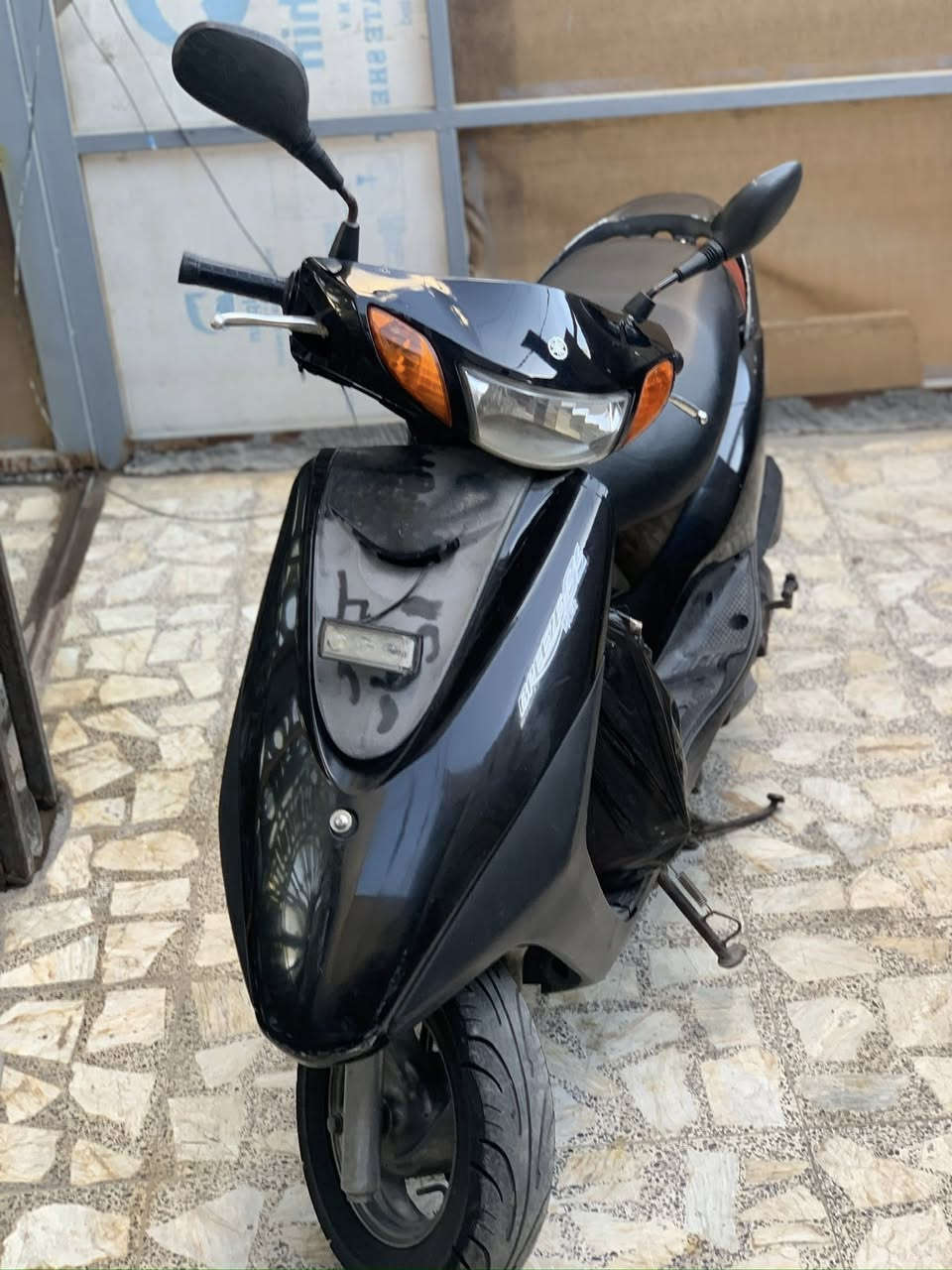 السلام عليكم 
دراجة بريز جديدة جدا 
سرعة ١٤٠+ كابريتربلادي+ سلف اصلي
  + كهربائيات 
عدادات كيجات دبلات كلها شغال
سلف هندر كلها شغال محرك ناعم 
دراجة كفاله عامه كلها شغاله الشراي يتصل
هذا رقمي ***********
جيب فيتر وتعال فحص
العنوان /بغداد /مدينه الصدر
