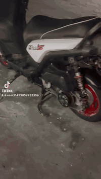 للبيع سكنس جبلي
مكاني البنوك
دراجه مزوده 
ليريدها يتصل ***********
