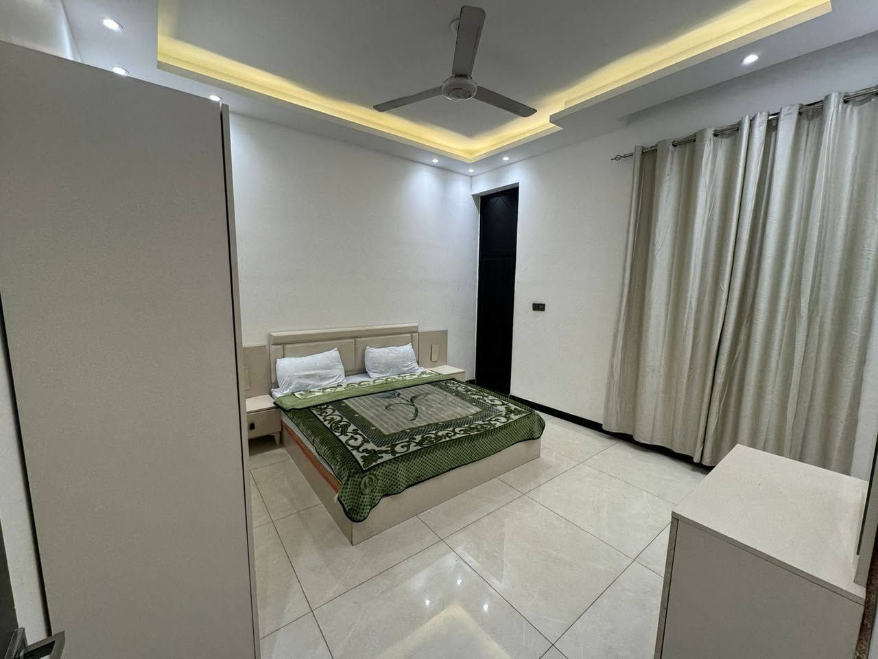 سلام عليكم يوجد لدينا مزارع اليجار في البوعيثة بسعر ***********مناسب موثقة بتطبيق اجرلي ا التواصل وتصلح المناسبات
