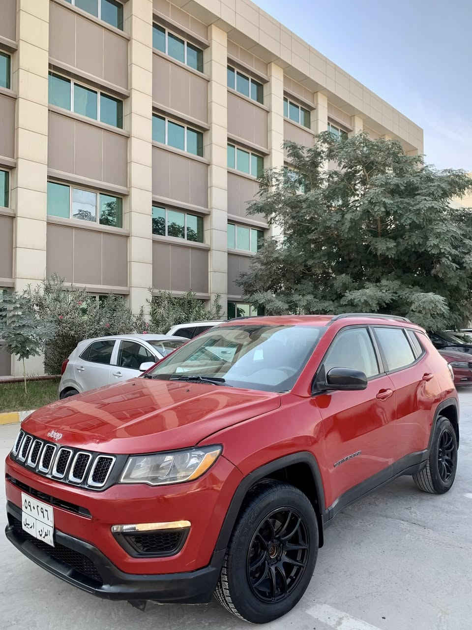 جيب كومباس 2018 ضرره موضح بصور الحادث تبديل جاملغ مع صبغ قطعتين بصفحة السائق مع شرط كفالة الشواصي والبجم 
السعر / 108 وبيه مجال بسيط (بدون مراوس )
 رقم اربيل شرط تحويل او وكالة 
مواصفات معروفة 
بصمة تشغيل
كامرة و شاشة 
كراسي جلد
محرك 2.4 دوش بانزين عادي 
قطعتين تبريد ثلج
ويل كروم
 المكان / الحلة  
رقم تلفون / ‭ ‭***********‬
