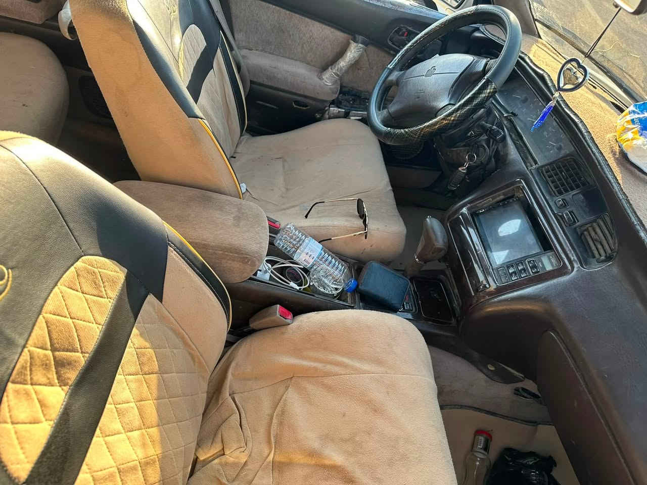كراون بطة موديل ٩٢ سنوية ٢٧ سيارة نضيفه كير محرك شرط تايرات ٤جدد معوزها بس تبريد السعر ٤٩وبيها مجال شي قليل
متوفر خاص فقط


**إذا كنت صاحب هذا الإعلان وتريد حذفه لأي سبب، رجاءا أرسل رسالة إلى الدعم الفني**