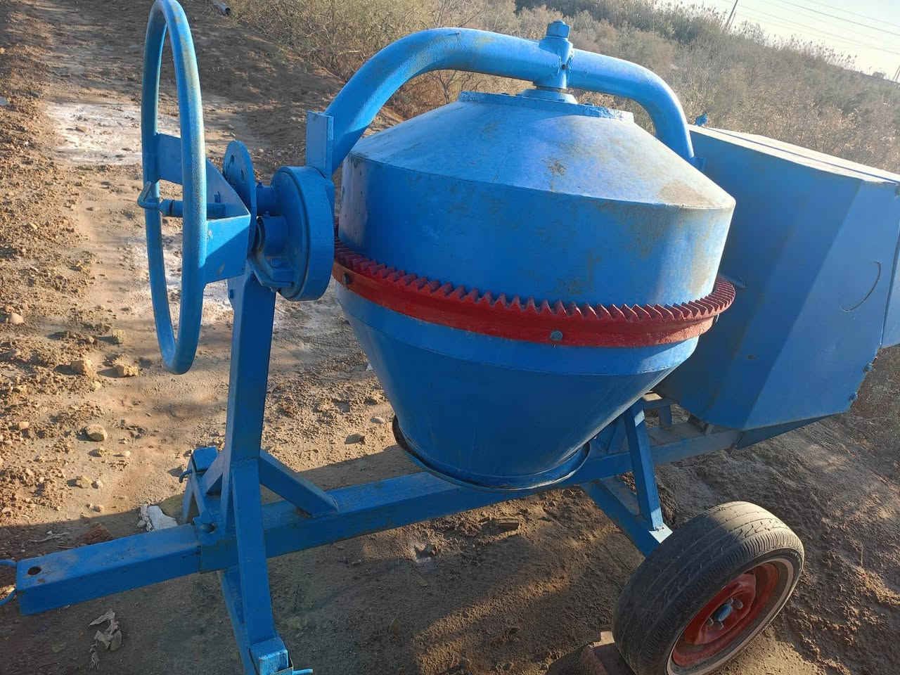 مكلف بالنشر 📱👉
خباطة أسمنت للبيع 
إستخدام قليل
العنوان : واسط : قضاء النعمانيه 
للاستفسار أكثر يرجى الاتصال على صاحب الرقم أسفل الشاشه : ***********
