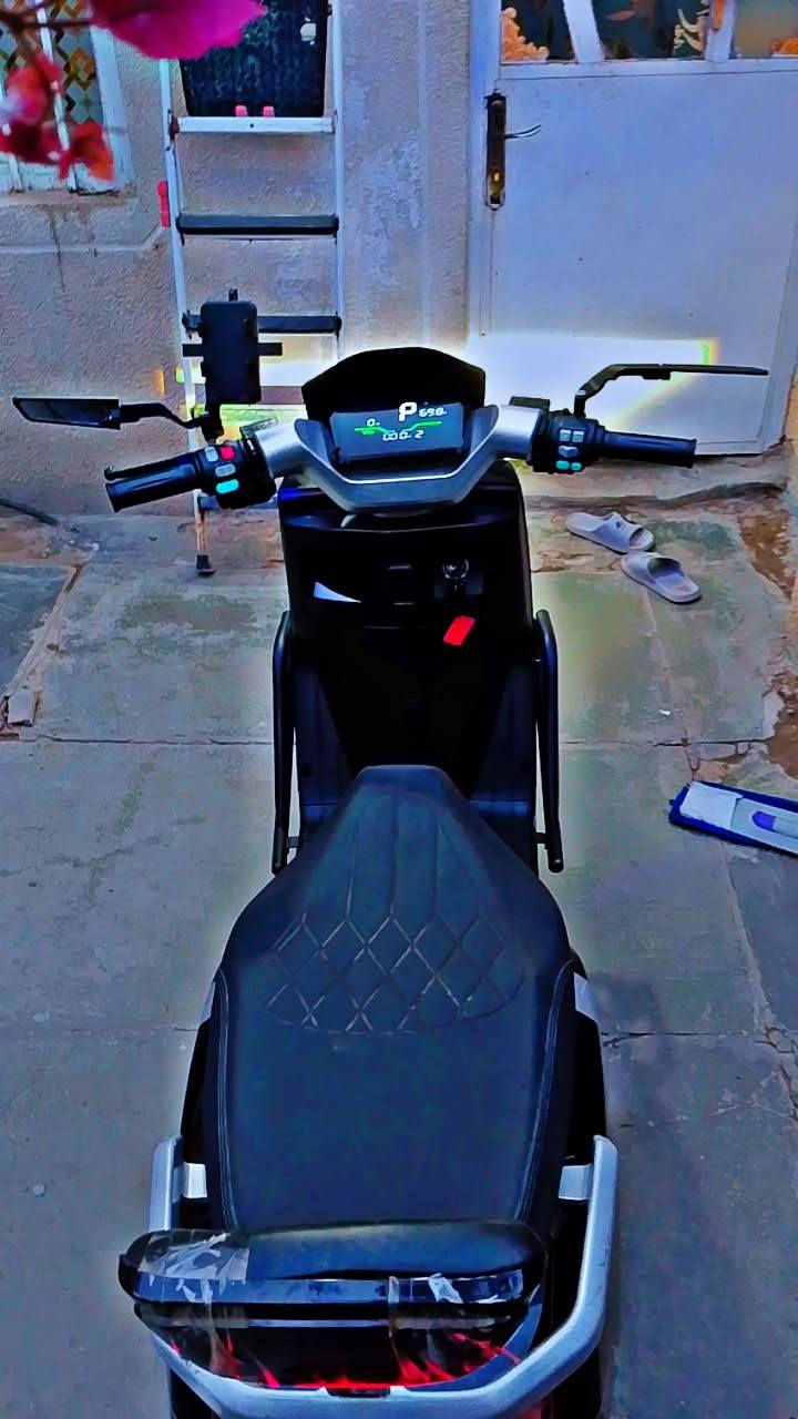 سلام عليكم دراجه شحن 
6بطاريات  بيها 4سررع 
دراجه مابيه اي خلل نضافه كدام عينك 
1بيها مرري 
2قاعده تلفون  شاحنه واير لس
3ام بي ثري بلادي 
4نشره لدات دراجه كلش حلوة 
سرعته شعله معدل بيها 
عنوان بغداد الشعله هاتف ***********
