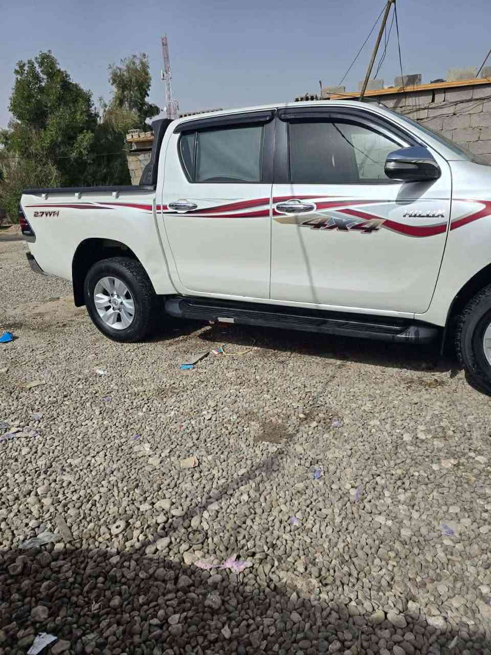 بس الله الرحمن الرحيم السلام عليكم  سياره للبيع هايلوكس موديل 17 النوع كويتي تبريد امامي خلفي و المواصفات معروفه البقيه المكان النجف الاشرف للاستفسار الاتصال على الرقم التالي ***********
