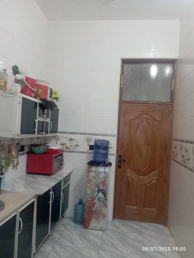 مشتمل للبيع ابي غرق حي المعلمين مقاطعه 119مساحه 135  طابق واحد بناء حديث شغل درجه اولى البيت كامل مابي اي نقص غرفه نوم واحدة هول استقبال مطبخ صحيات داخليه و خارجيه وكراج للاستفسار الاتصال فقط***********
