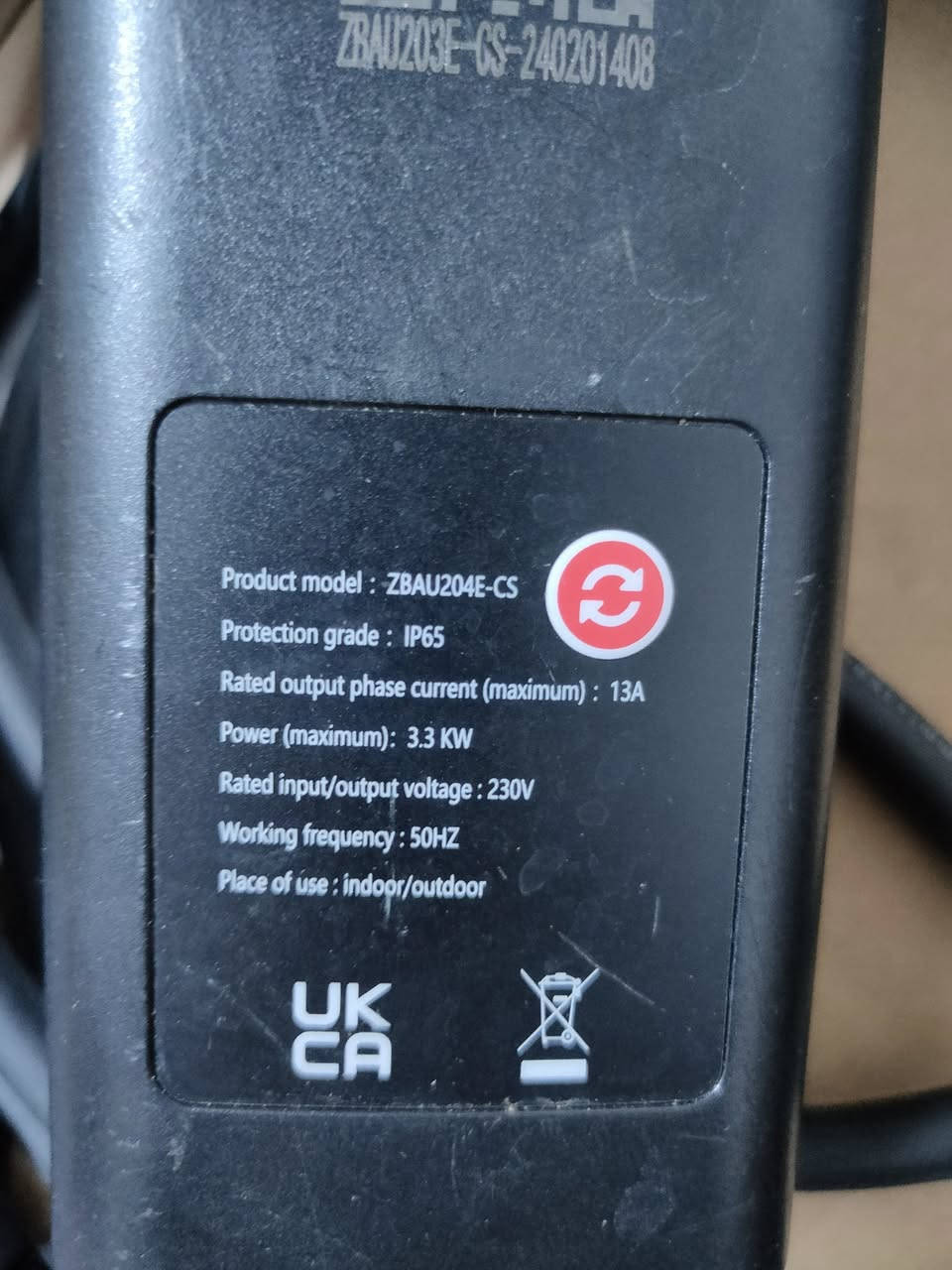 السعر 50
للبيع شاحن سيارات كهربائية وهجينة (Plug-in Hybrid) من شركة LCLCTEK، الجهاز نظيف جداً
المواصفات
القدرة: 3.3KW مع تيار أقصى 13 أمبير، مثالي جداً لشحن البيت الآمن بدون ما يحمي الوايرات.
الحماية: حاصل على شهادة UKCA ومقاوم للظروف الجوية بمعيار IP65 (يشتغل داخلي وخارجي).
المميزات: بيه شاشة تعرض لك تفاصيل الشحن، ويدعم خاصية الشحن المجدول (Scheduled Charging) حتى تبرمجه يشحن بوقت معين


**إذا كنت صاحب هذا الإعلان وتريد حذفه لأي سبب، رجاءا أرسل رسالة إلى الدعم الفني**