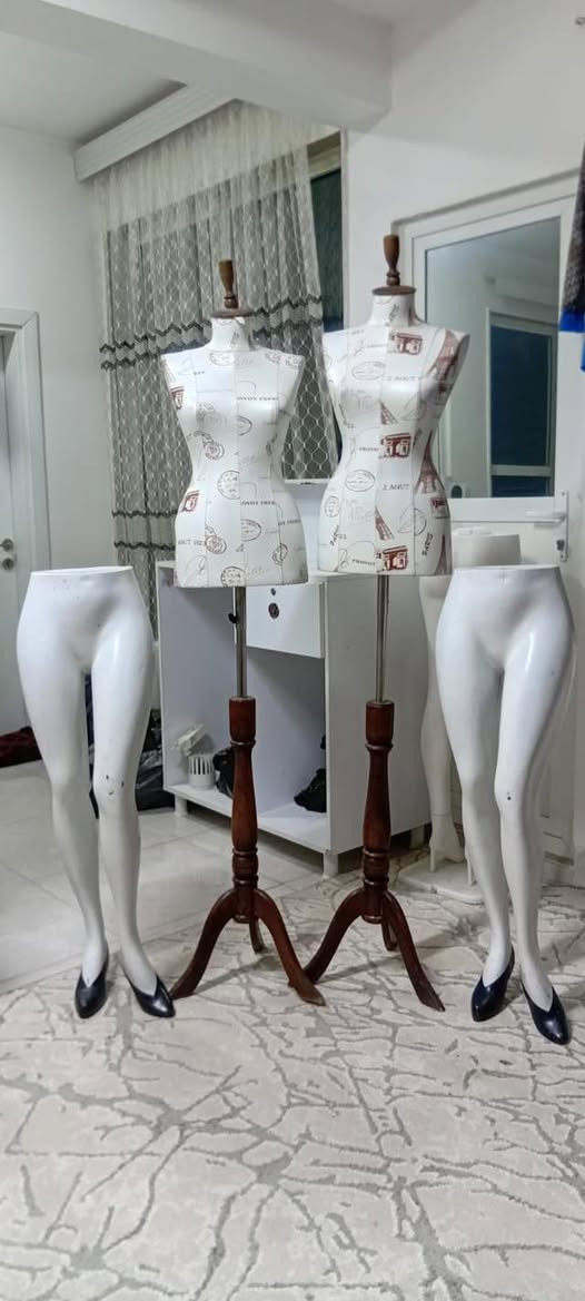 سلام عليكم مليكانات البيج اخو الجديد 
العدد 14 قطعه +ميز محل + مليكان بنطرون عدد2  السعر خاص لين كل قطعه وسعر 

واتساب ***********
