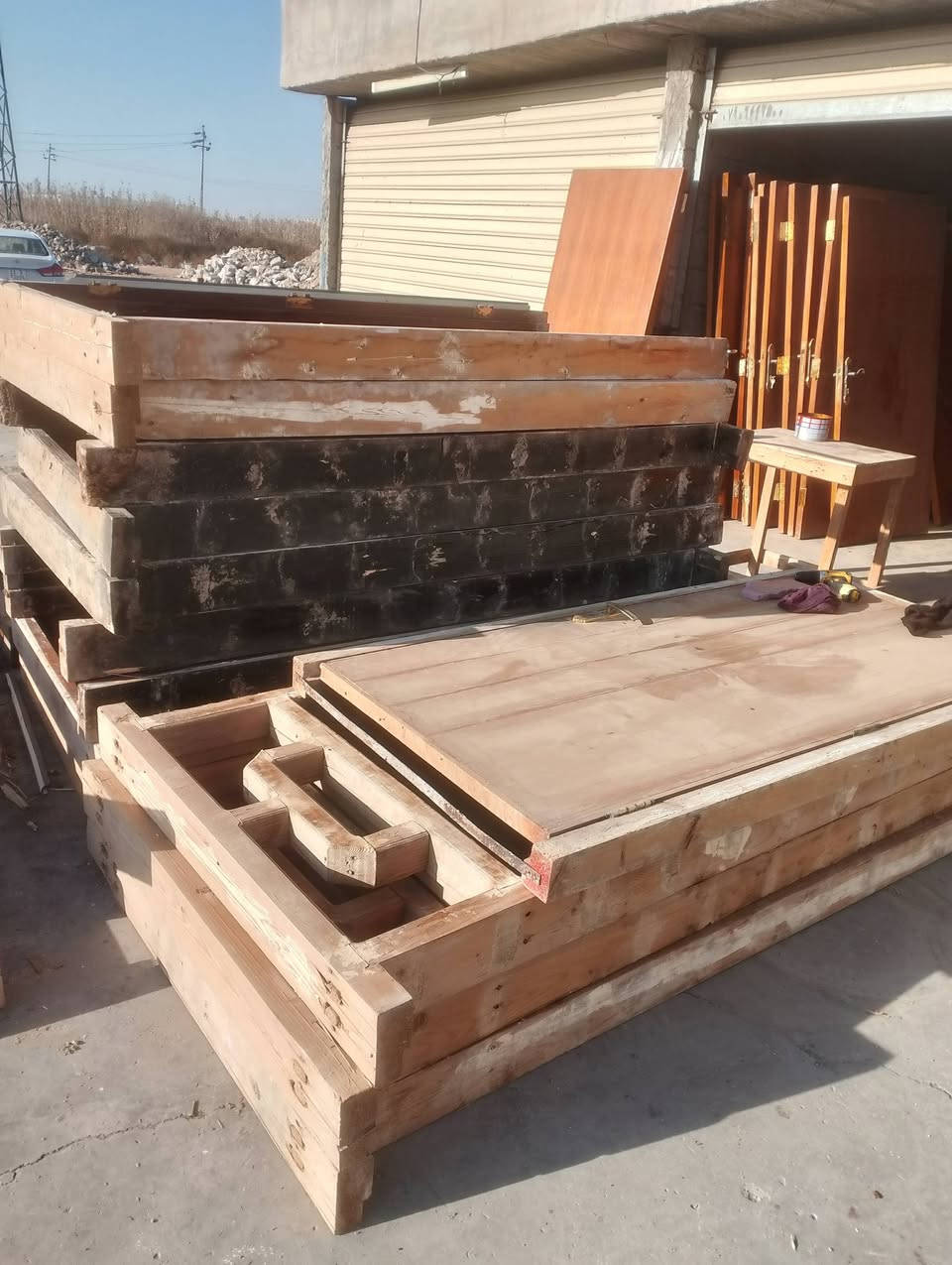 عندي أبواب خشب مستعمل صاج عراقي للبيع أرتفاع مترين عرض 89العنوان أبوغريب خان ضاري  رقم الهاتف ***********،***********
