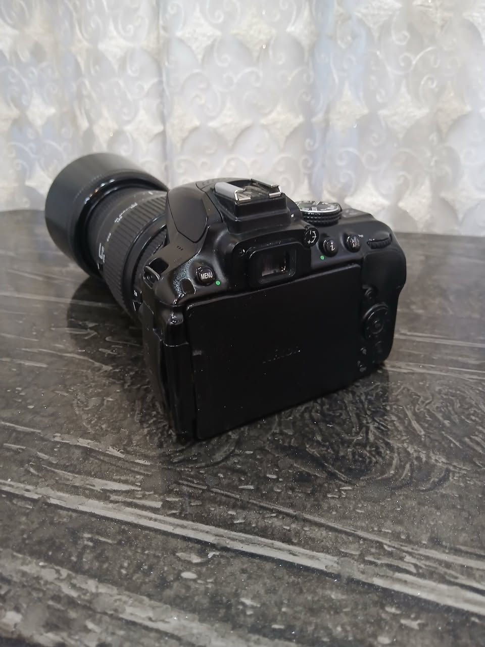 على بركة الله 

كامرات نيكون (Nikon) عدد 2 
الأولى D 5300 زوم رياضي / والثانية D 3200
مع كامل ملاحقات : 
1-شاحنة لكل كامرة
2- بطارية 2 لكل كامرة
3-يو أس بي (USB) ساحب الصورة من الكامرة الهاتف
للأستفسار أتصال (***********) وتساب
