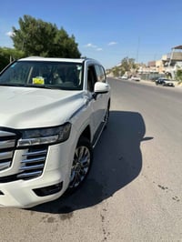 لاند كروز  للبيع موديل 2023 ماشيه 72 الف  رقمها بغداد  مواصفات / GX.R-...