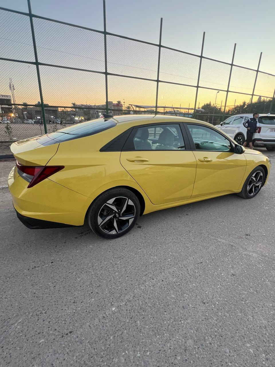 السلام عليكم 
النترا وارد أمريكي 23 دخول جديد
اصفر خصوصي بغداد نص فول
حادث بابتين بدون دواخل باب مبدل نفس اللون
وباب مصلح جاهزه بسمي السعر 155 بيهه مجال بسيط
بغداد المعلمين
***********
