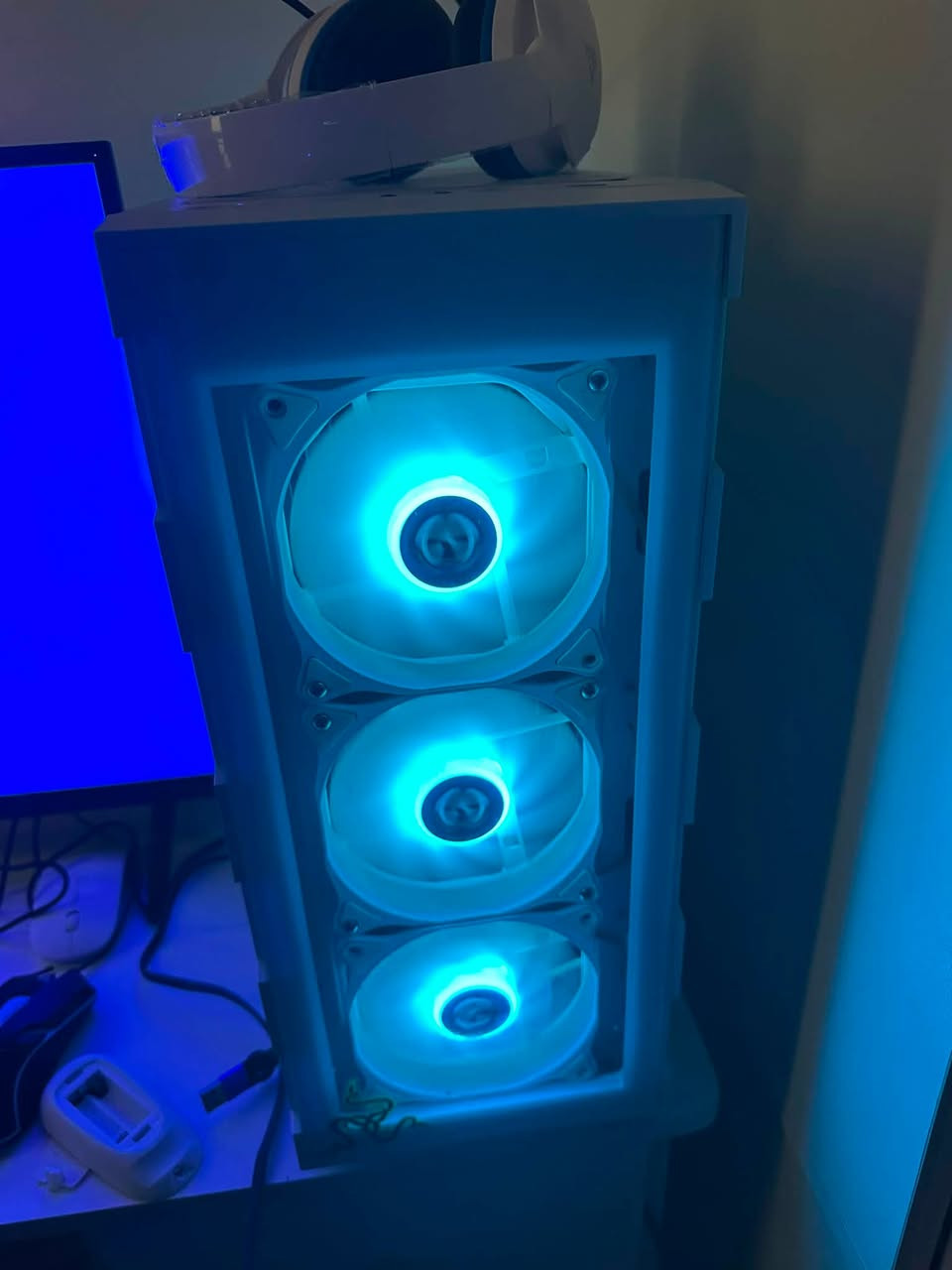 ps للبيع مع
شاشه حجم 27 75Hz 

COR i5 -12400f 

RTX 4060

16GB 

512ssD +240

GlGABYTE H610

750W 

MNTOB

السعر 1250


**إذا كنت صاحب هذا الإعلان وتريد حذفه لأي سبب، رجاءا أرسل رسالة إلى الدعم الفني**