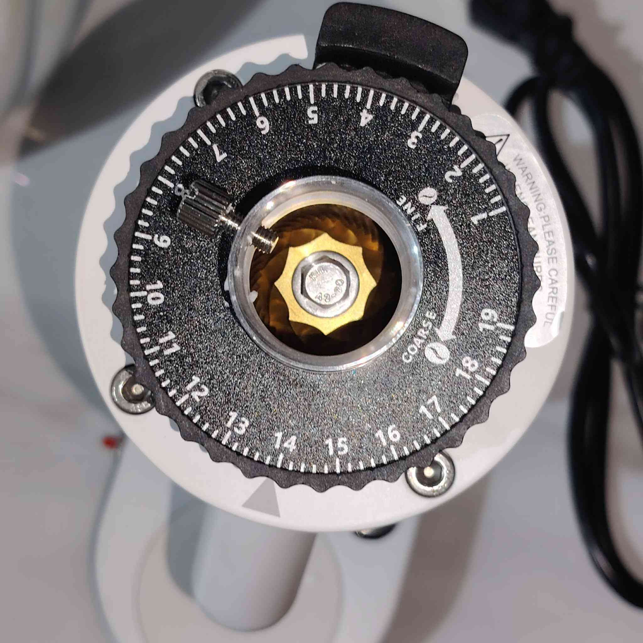 طاحونة XEOLEO SD40
او turin Sd40  
تحت اسماء تجاريه مختلفه

ترس مخروطي حجم 40 (تيتانيوم مو عادي )
تناسق طحن ممتاز 
مثالية للاسبريسو 
ثقيلة معدن بلكامل 

ملحقاتها :
magnetic dosing cup
فرشة تنضيف 

المكينه 110 فولت 
مع محولة بقدرة 1000واط 
يعني تيار قوي وامن 
المكينه مستخدمه لغرض التجربه 

السعر المطلوب للمكينه والمحوله 
200الف


**إذا كنت صاحب هذا الإعلان وتريد حذفه لأي سبب، رجاءا أرسل رسالة إلى الدعم الفني**