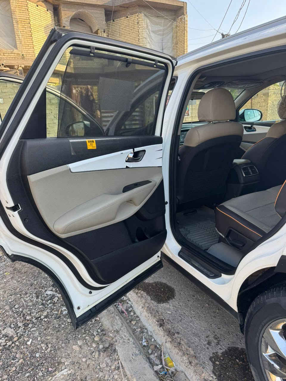 سلام عليكم سياره سورنتو للبيع وارد خليجي مواصفات لسياره 7راكب 3 قطع تدفئه تبريد مكينه 6سلندر كير ولمكينه كفاله بدون فورويل كشنات جلد سعر 255/للتواصل***********  لعنوان بغداد
